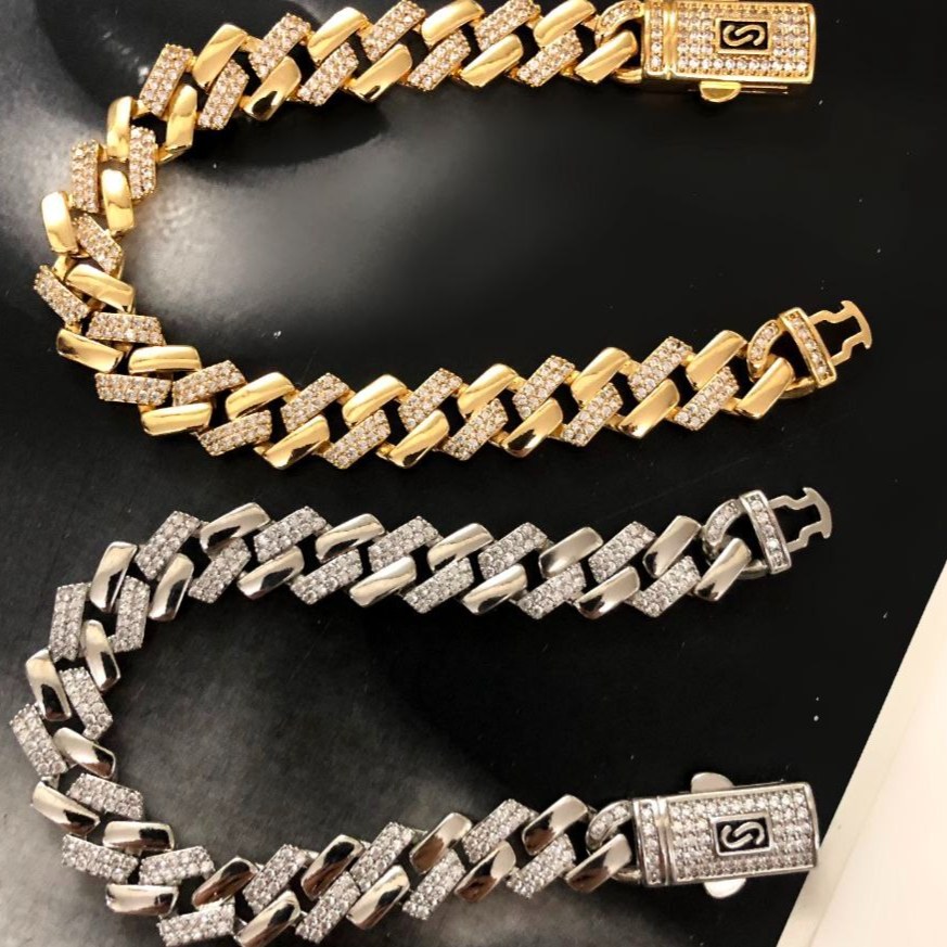 دستبند زنانه جواهری طرح کارتیر Cartier نگین کاری شده فری سایز Freesize قفل کوبایی رنگ ثابت کد zsm (پس کرایه)