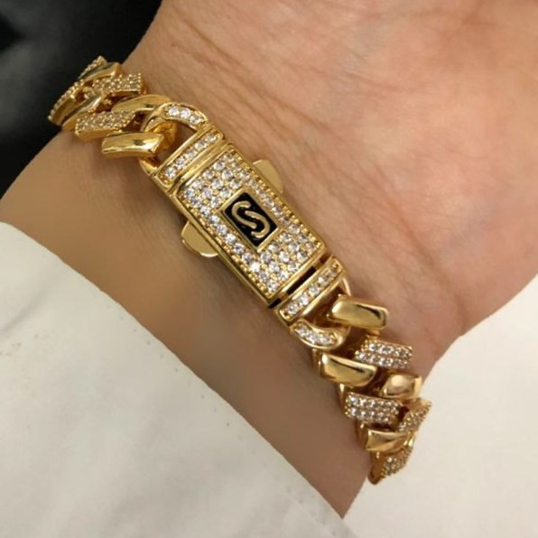 دستبند زنانه جواهری طرح کارتیر Cartier نگین کاری شده فری سایز Freesize قفل کوبایی رنگ ثابت کد zsm (پس کرایه)