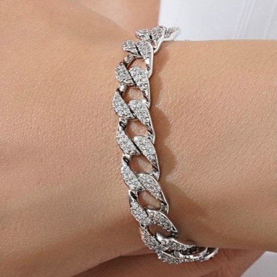 دستبند زنانه طرح کارتیر Cartier فول نگین کاری شده فری سایز Freesize قفل کتابی رنگ ثابت کد zmp (پس کرایه)