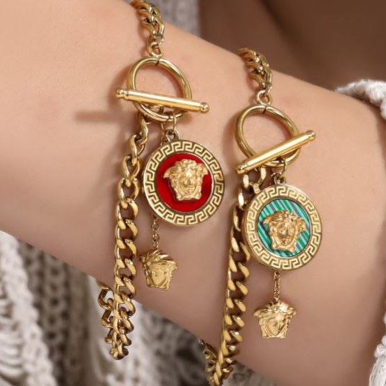 دستبند زنانه زنجیر کارتیر Cartier قفل تی T طرح ورساچ Versace رنگ ثابت کد zmp (پس کرایه)