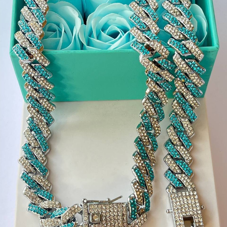دستبند و گردنبند زنانه در رنگ ها متنوع طرح کارتیر Cartier رنگ ثابت با کیفیت بالا کد zel (پس کرایه)