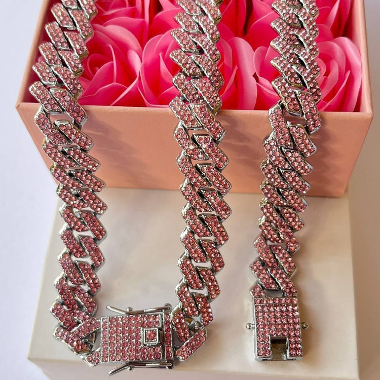 دستبند و گردنبند زنانه در رنگ ها متنوع طرح کارتیر Cartier رنگ ثابت با کیفیت بالا کد zel (پس کرایه)