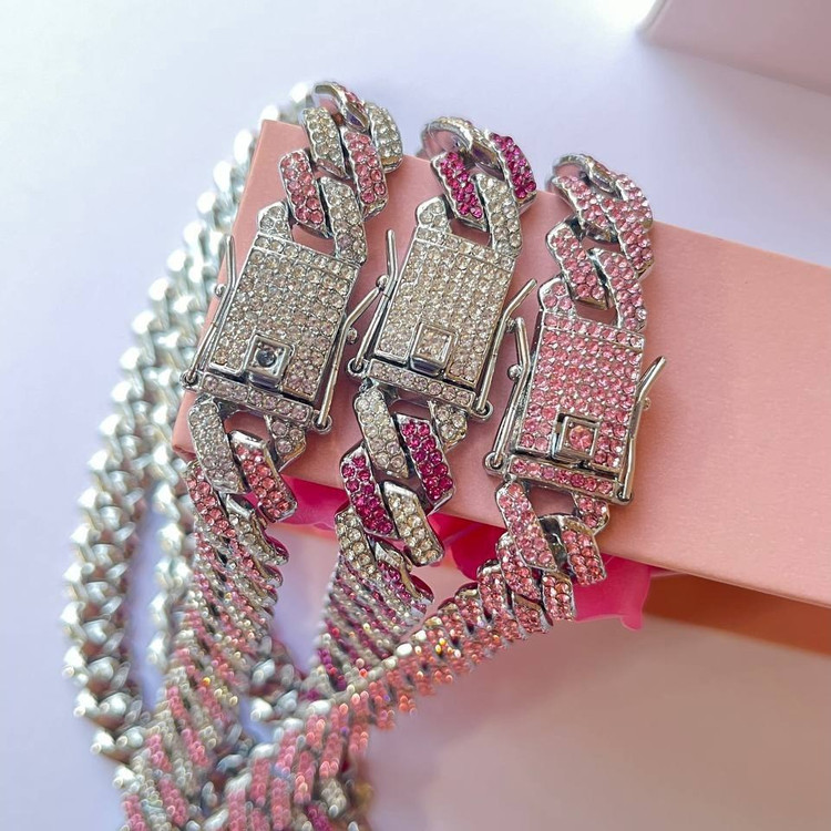 دستبند و گردنبند زنانه در رنگ ها متنوع طرح کارتیر Cartier رنگ ثابت با کیفیت بالا کد zel (پس کرایه)