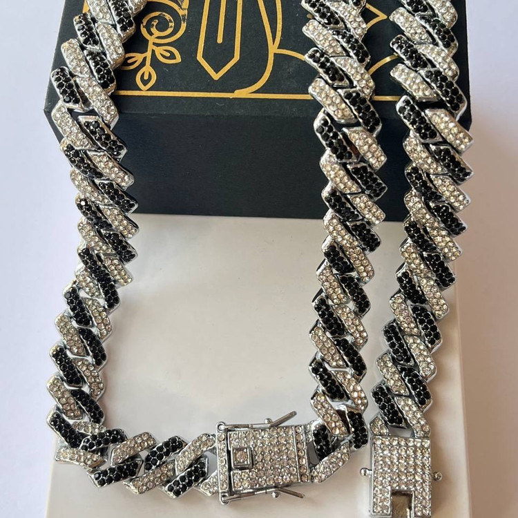 دستبند و گردنبند زنانه در رنگ ها متنوع طرح کارتیر Cartier رنگ ثابت با کیفیت بالا کد zel (پس کرایه)