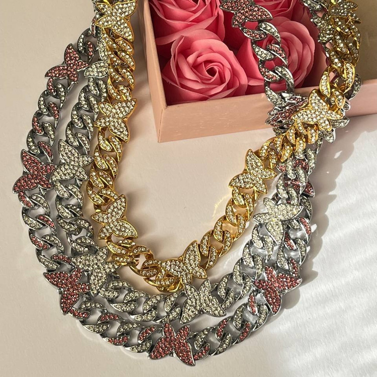 دستبند و گردنبند زنانه طرح کارتیر Cartier و پروانه رنگ ثابت با کیفیت بالا کد zel (پس کرایه)