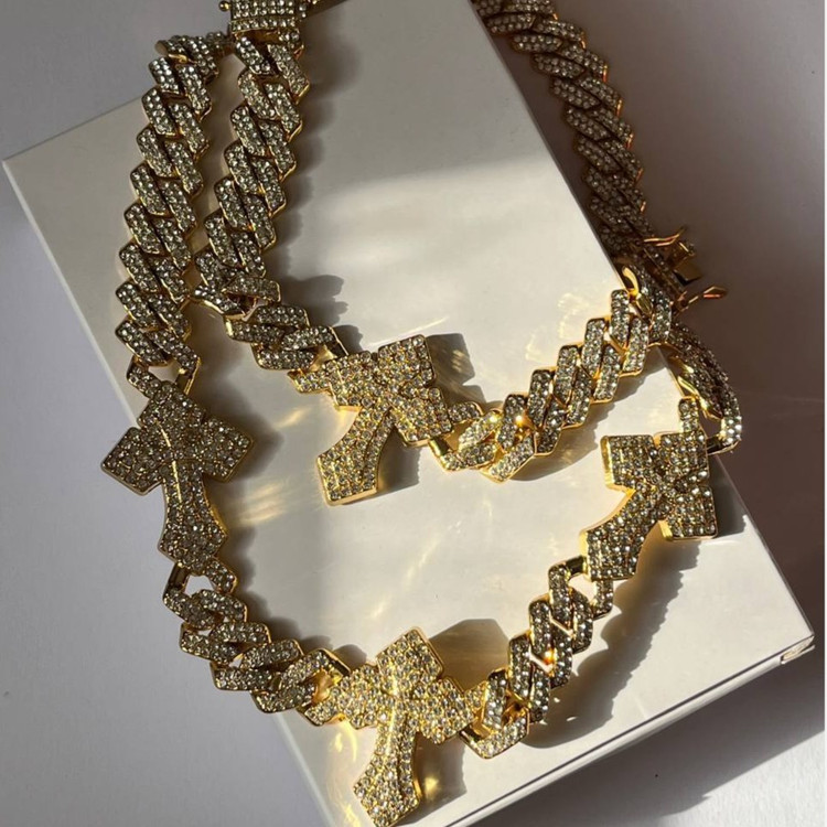 دستبند و گردنبند زنانه پلاک دار طرح کارتیر Cartier فول نگین کاری شده رنگ ثابت با کیفیت بالا کد zel (پس کرایه)
