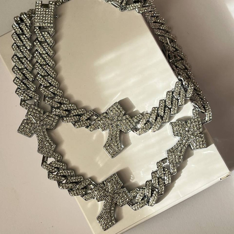 دستبند و گردنبند زنانه پلاک دار طرح کارتیر Cartier فول نگین کاری شده رنگ ثابت با کیفیت بالا کد zel (پس کرایه)