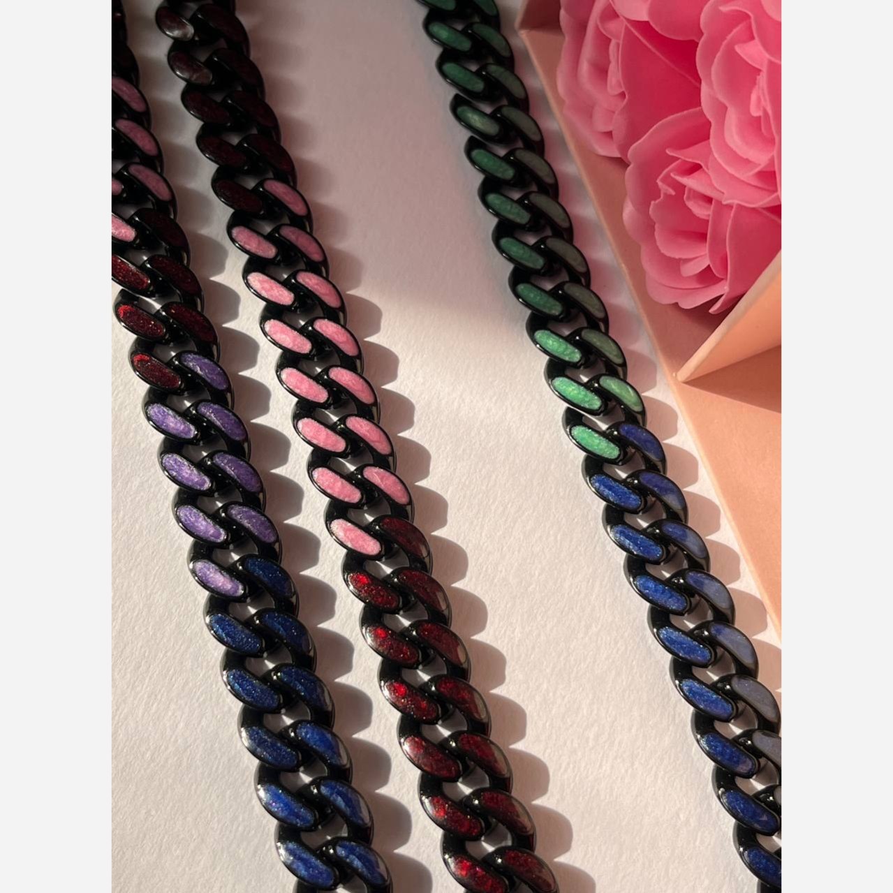 دستبند و گردنبند زنانه چند رنگ طرح کارتیر Cartier رنگ ثابت با کیفیت بالا کد zel (پس کرایه)
