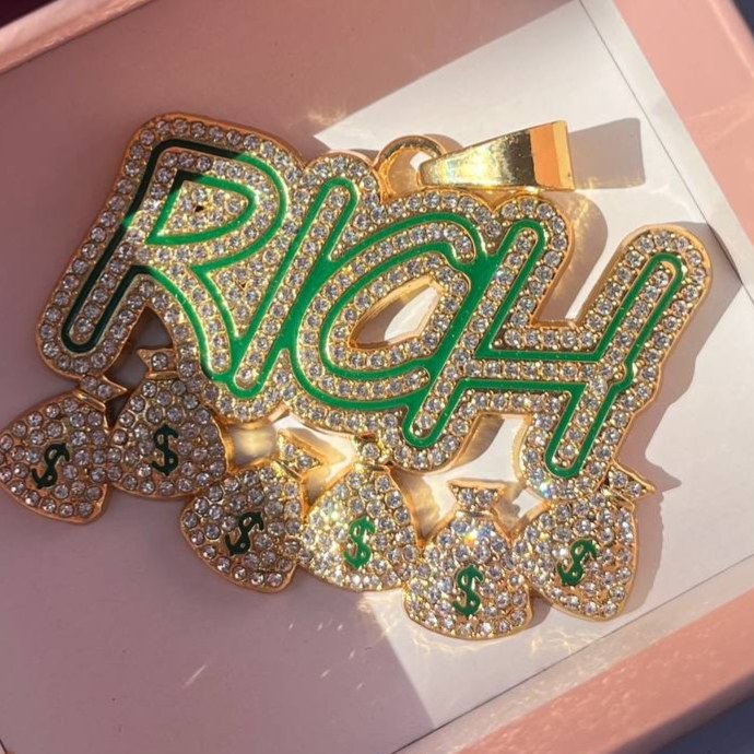 گردنبند پلاک فول نگین کاری شده طرح Rich رنگ ثابت با کیفیت بالا کد zel (پس کرایه)