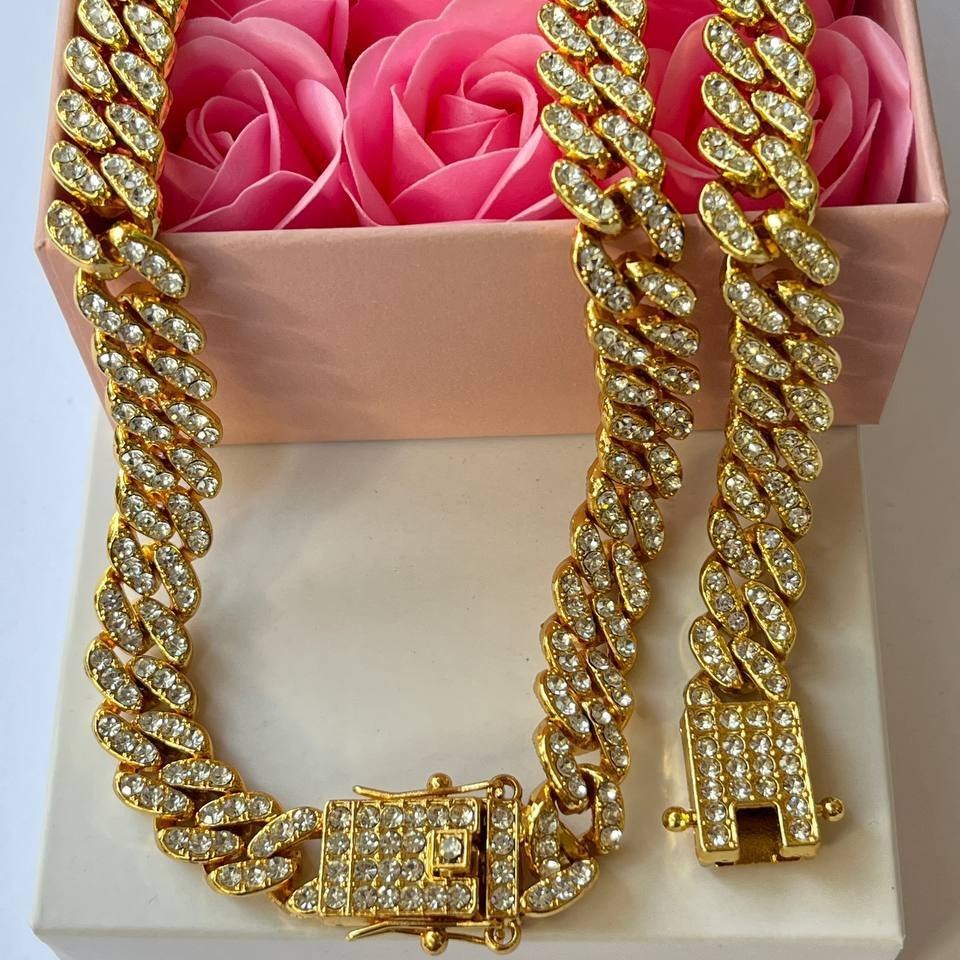 دستبند و گردنبند زنانه  طرح کارتیر Cartier فول نگین کاری شده رنگ ثابت با کیفیت بالا کد zel (پس کرایه)