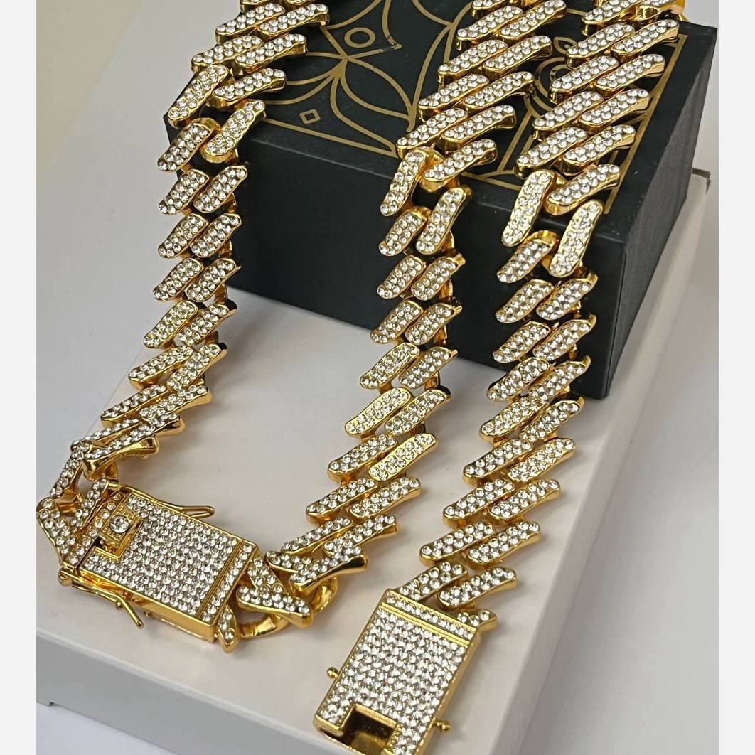 دستبند و گردنبند زنانه طرح کارتیر Cartier  فول نگین کاری شده رنگ ثابت با کیفیت بالا کد zel (پس کرایه)