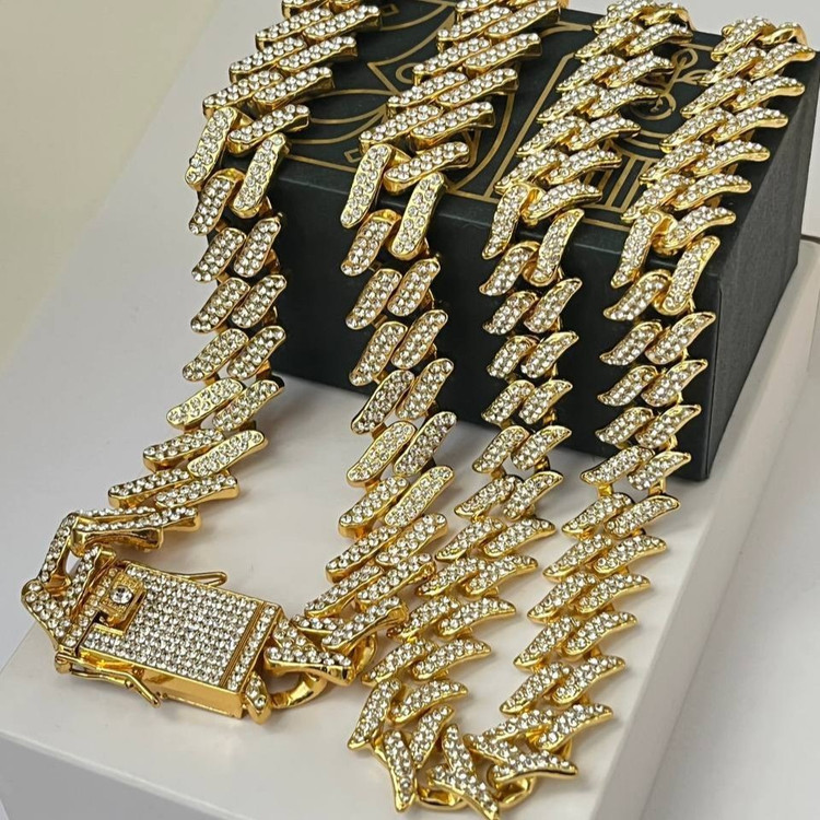 دستبند و گردنبند زنانه طرح کارتیر Cartier فول نگین کاری شده رنگ ثابت با کیفیت بالا کد zel (پس کرایه)