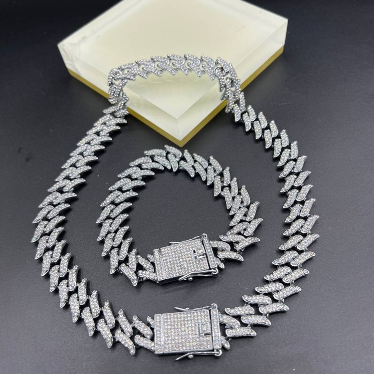 دستبند و گردنبند زنانه طرح کارتیر Cartier فول نگین کاری شده رنگ ثابت با کیفیت بالا کد zel (پس کرایه)