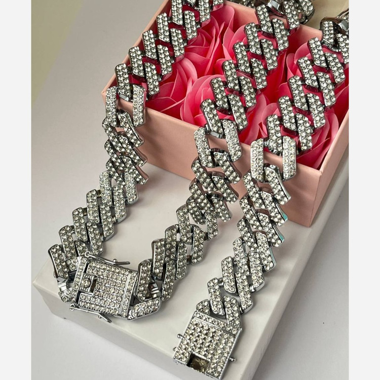 دستبند و گردنبند زنانه طرح کارتیر Cartier فول نگین کاری شده رنگ ثابت با کیفیت بالا کد zel (پس کرایه)