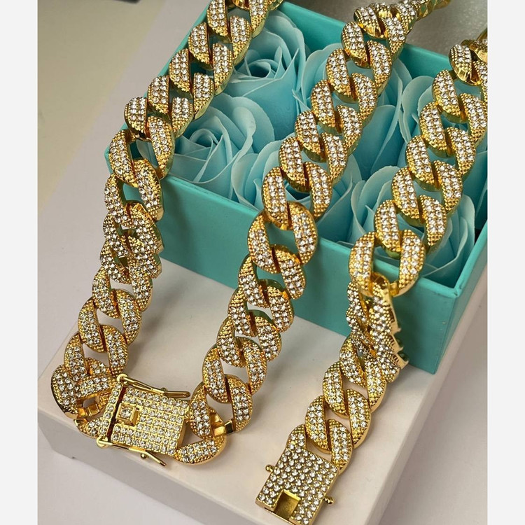 دستبند و گردنبند زنانه طرح کارتیر Cartier فول نگین کاری شده در تنوع رنگ ، رنگ ثابت با کیفیت بالا کد zel (پس کرایه)