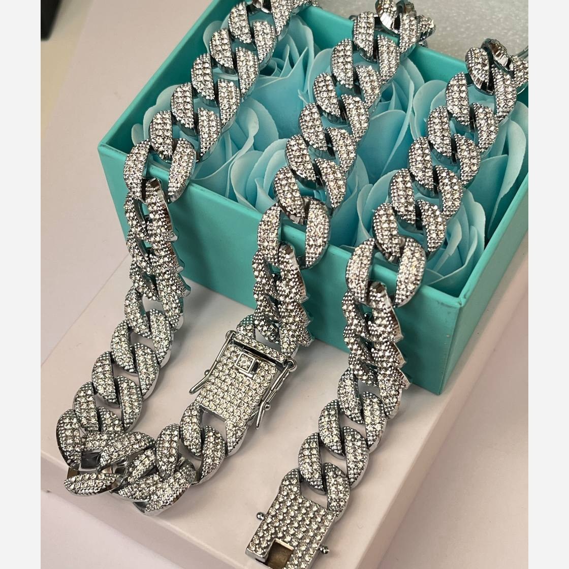 دستبند و گردنبند زنانه طرح کارتیر Cartier فول نگین کاری شده در تنوع رنگ ، رنگ ثابت با کیفیت بالا کد zel (پس کرایه)