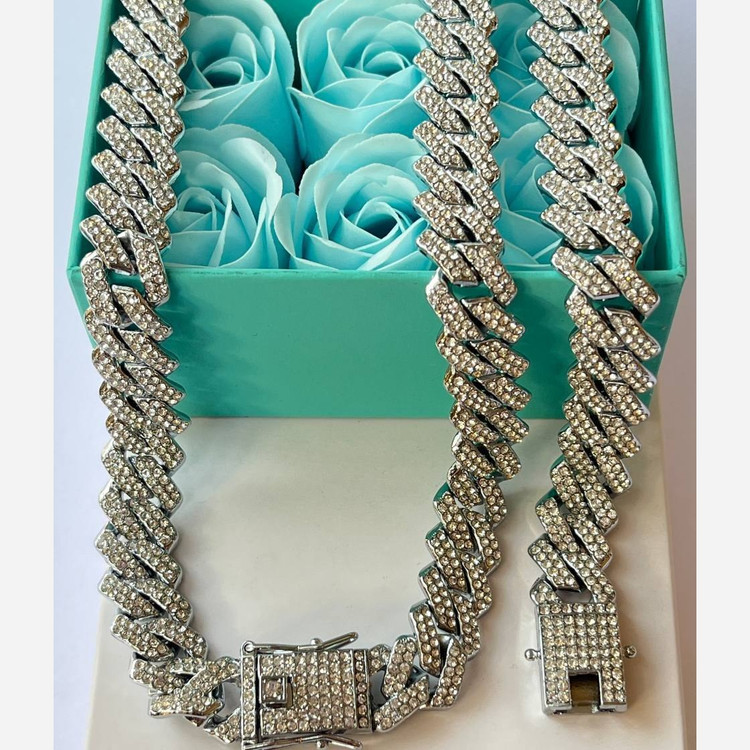 دستبند و گردنبند زنانه طرح کارتیر Cartier فول نگین کاری شده در تنوع رنگ ، رنگ ثابت با کیفیت بالا کد zel (پس کرایه)