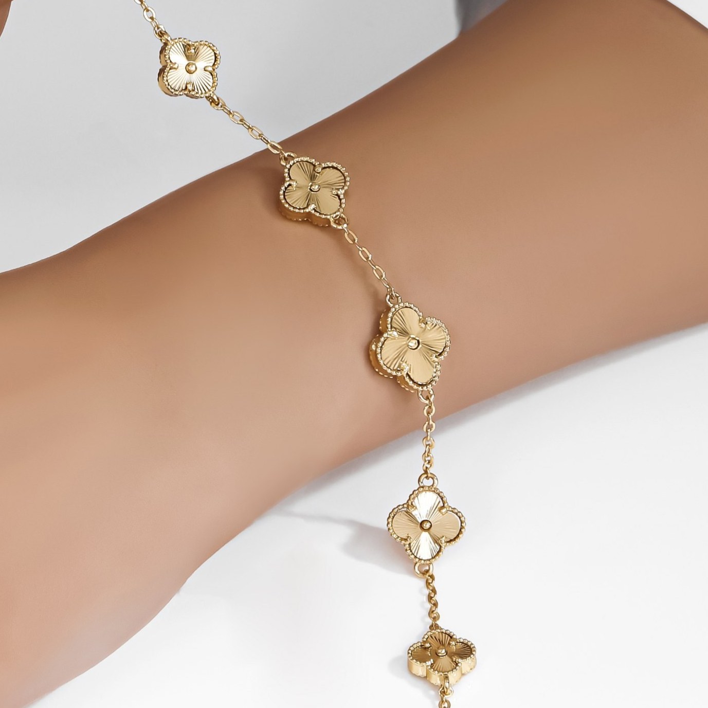 دستبند زنانه طرح ونکلیف VanCleef  پنج گل رنگ  ثابت با کیفیت بالا  کد zmp (پس کرایه)