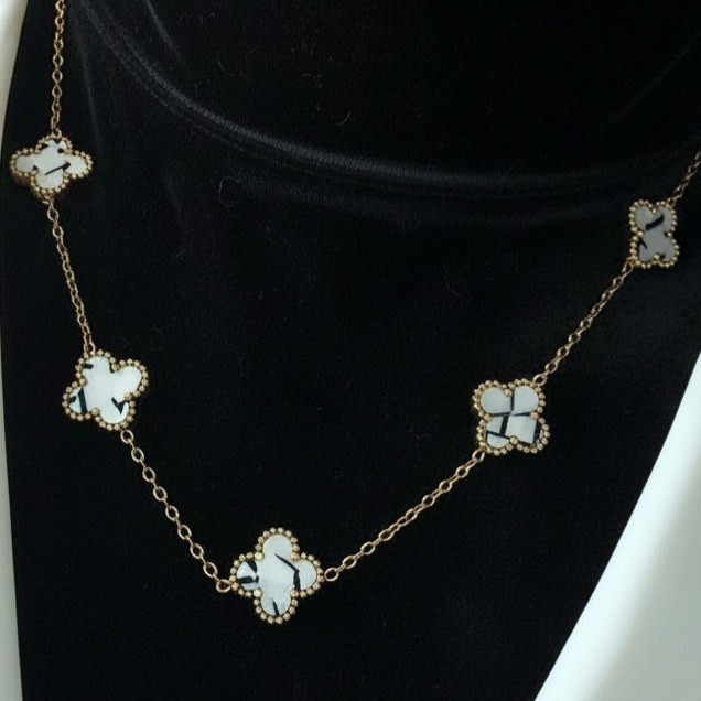گردنبند زنانه طرح ونکلیف VanCleef پنج گل رنگ ثابت با کیفیت بالا کد zmh (پس کرایه)
