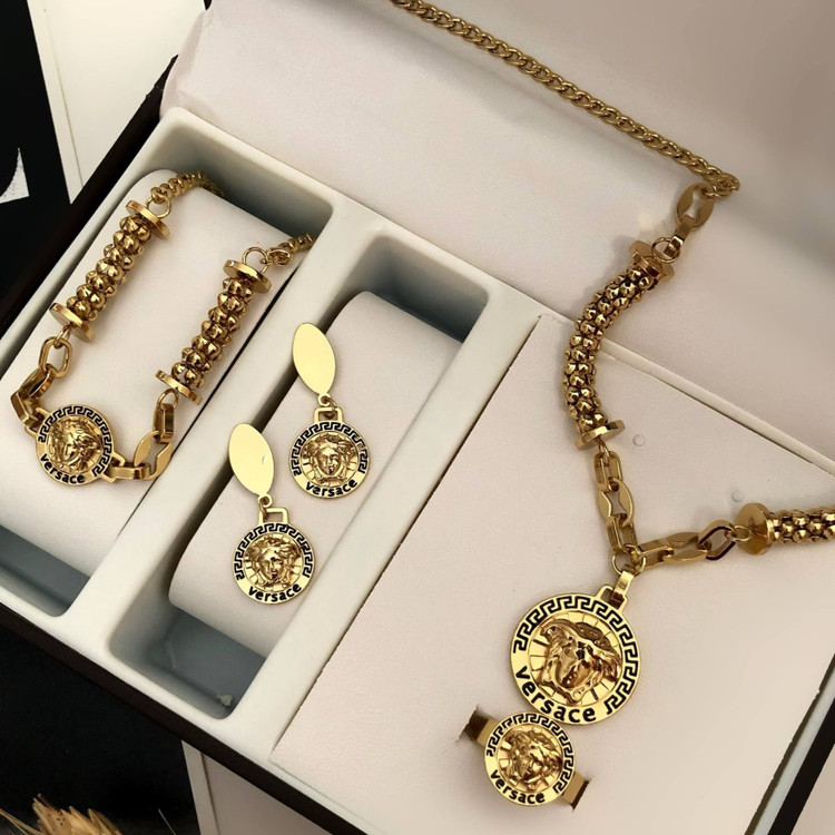 سرویس کامل زنانه طرح ورساچ Versace رنگ ثابت کد zmh (پس کرایه)