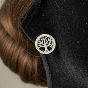 گوشواره زنانه مینیمال طرح برگ نگین کاری شده رنگ کاملا ثابت کد ztj (پس کرایه)