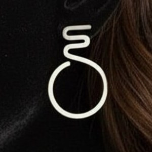 گوشواره های زنانه مینیمال در طرح های متنوع رنگ کاملا ثابت کد ztj (پس کرایه)
