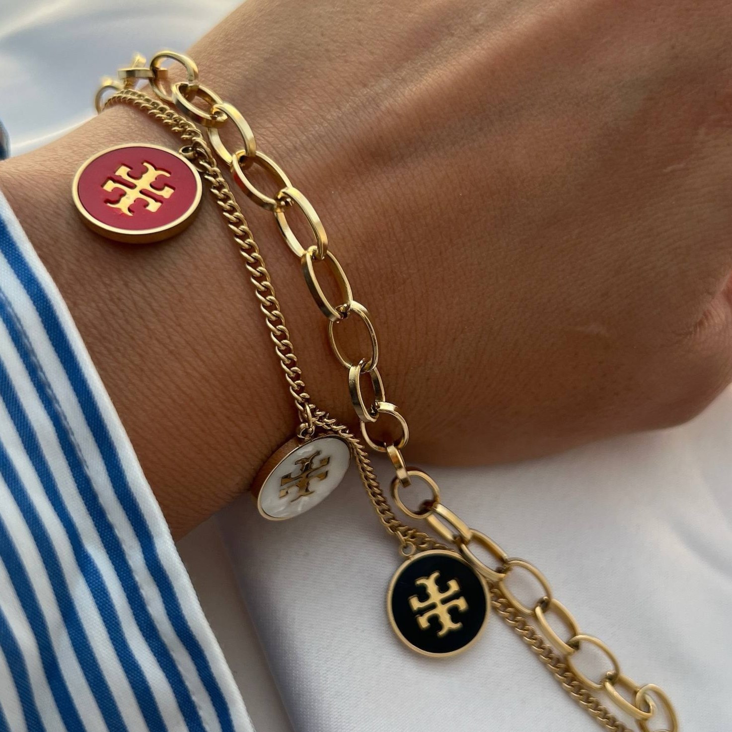 دستبند زنانه دو لاین با آویز پلاک رنگی Tory burch، رنگ ثابت کد ztj (پس کرایه)