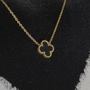گردنبند زنانه طرح ونکلیف VanCleef رنگ کاملا ثابت کد ztk (پس کرایه)