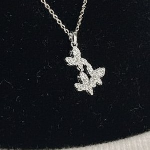 گردنبند زنانه فانتزی طرح پروانه نگین کاری شده رنگ کاملا ثابت کد ztk (پس کرایه)