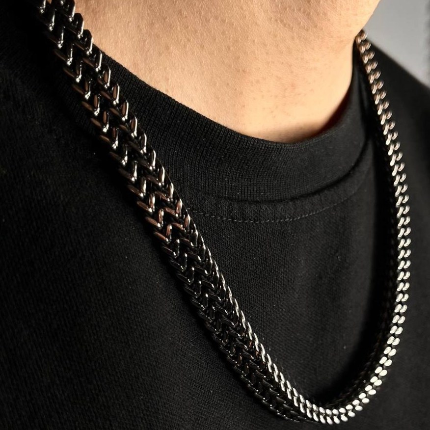 گردنبند مردانه طرح کارتیه Cartier سیاه قلم جنس استیل عیار 316 رنگ  ثابت  کد ztk (پس کرایه)