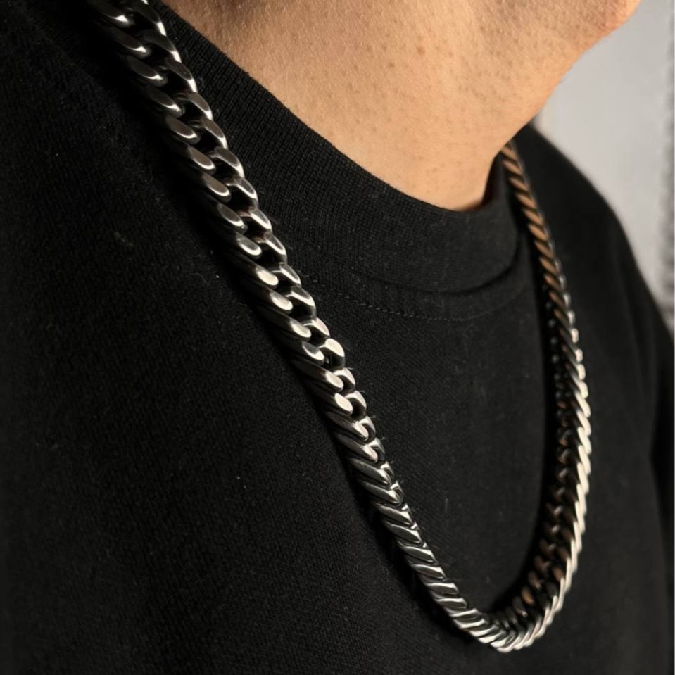 گردنبند مردانه طرح کارتیه Cartier سیاه قلم جنس استیل عیار 316 رنگ  ثابت کد ztk (پس کرایه)