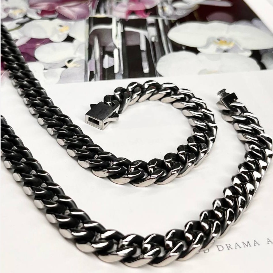 گردنبند مردانه طرح کارتیه Cartier سیاه قلم جنس استیل عیار 316  رنگ ثابت کد ztk (پس کرایه)