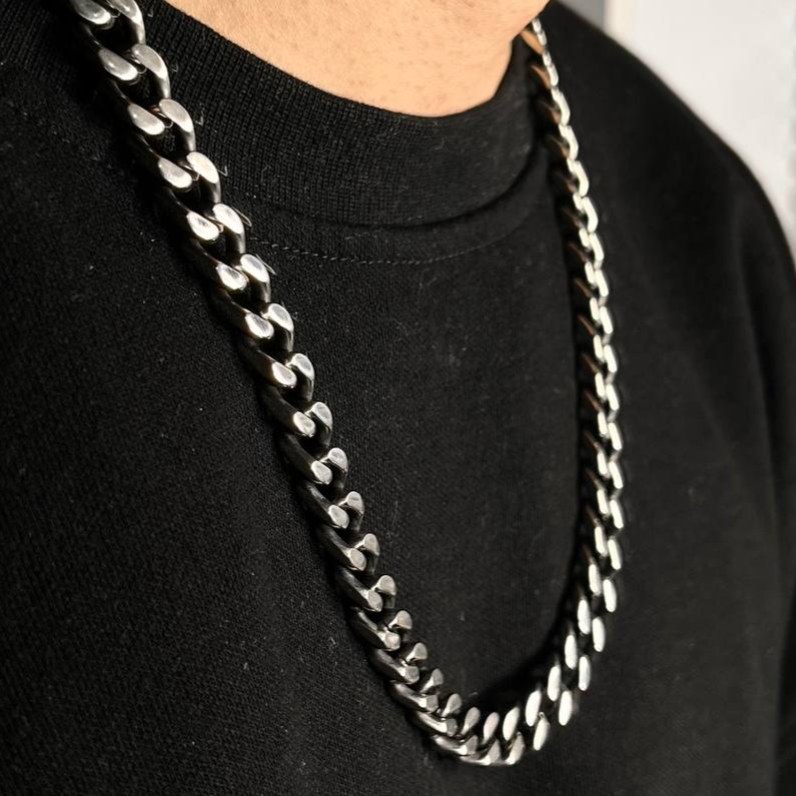 گردنبند مردانه طرح  کارتیه Cartier سیاه قلم جنس استیل عیار 316 رنگ ثابت کد ztk (پس کرایه)