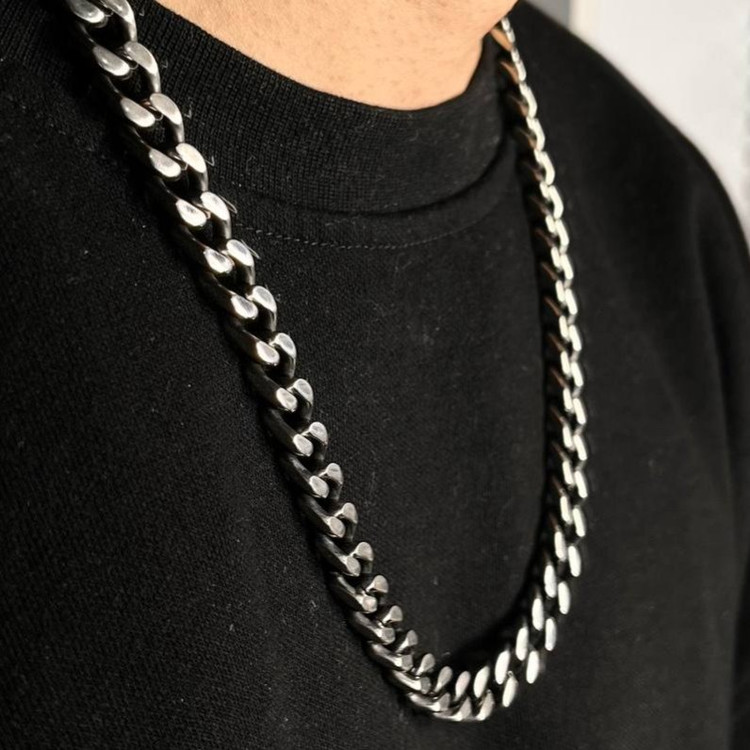 گردنبند مردانه طرح کارتیه Cartier سیاه قلم جنس استیل عیار 316 رنگ ثابت کد ztk (پس کرایه)