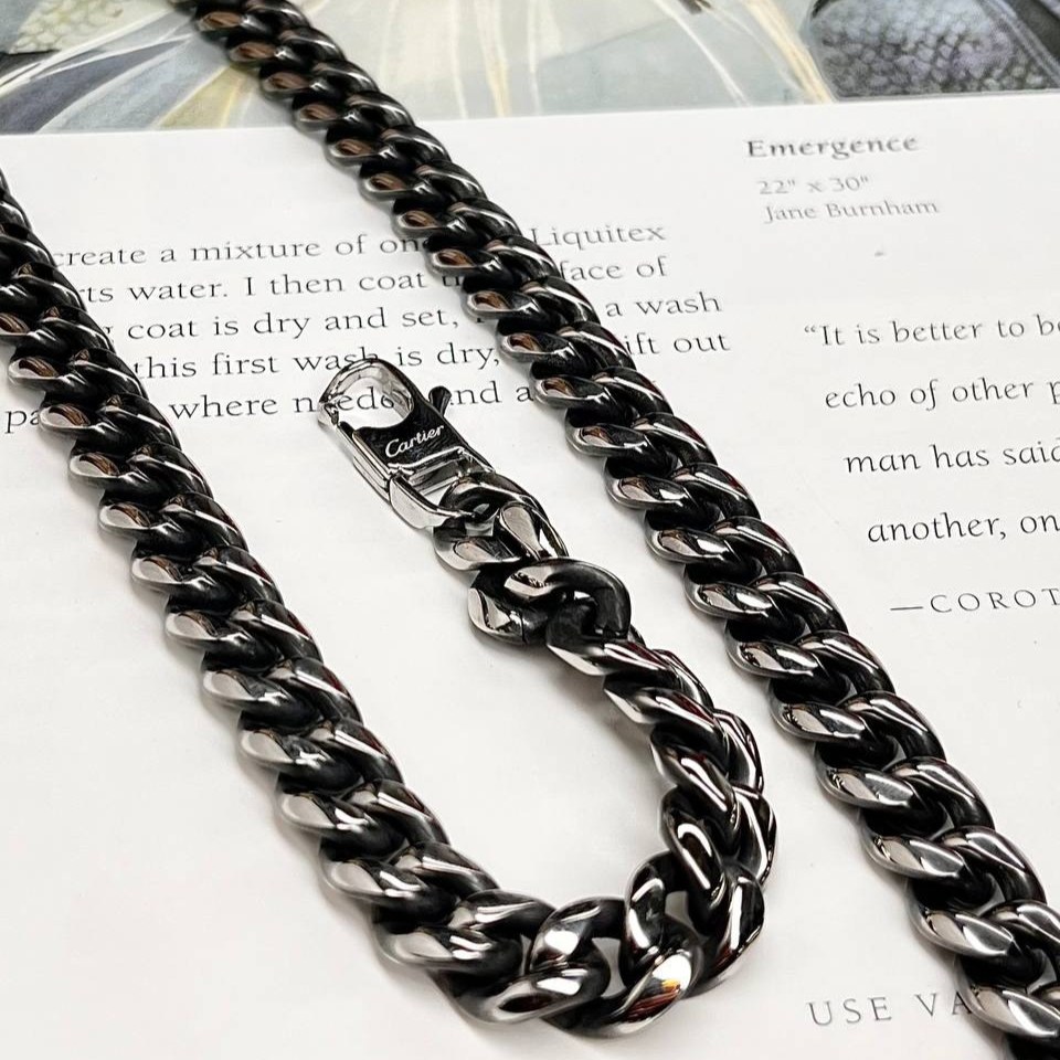 گردنبند مردانه طرح کارتیه  Cartier سیاه قلم جنس استیل عیار 316 رنگ ثابت کد ztk (پس کرایه)