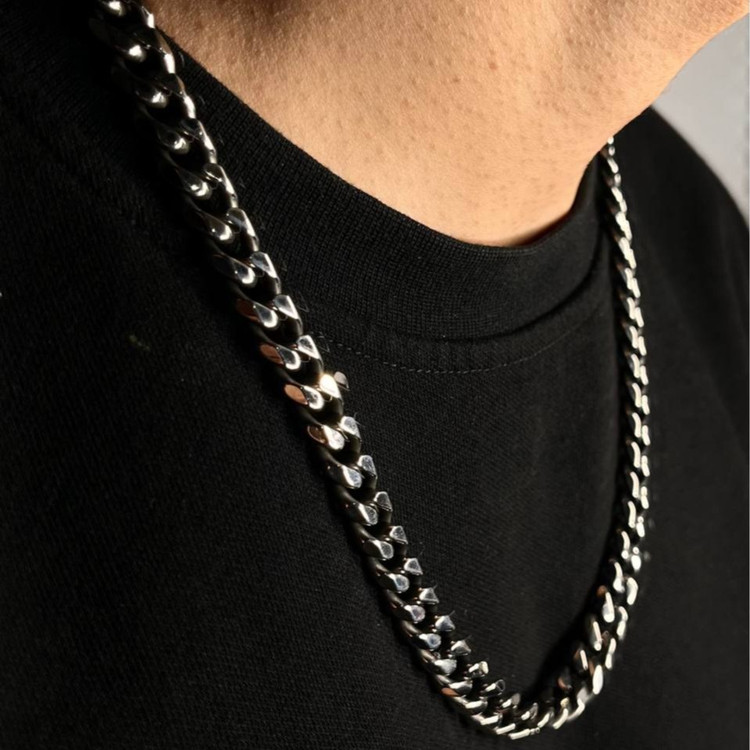 گردنبند مردانه طرح کارتیه Cartier سیاه قلم جنس استیل عیار 316 رنگ ثابت کد ztk (پس کرایه)