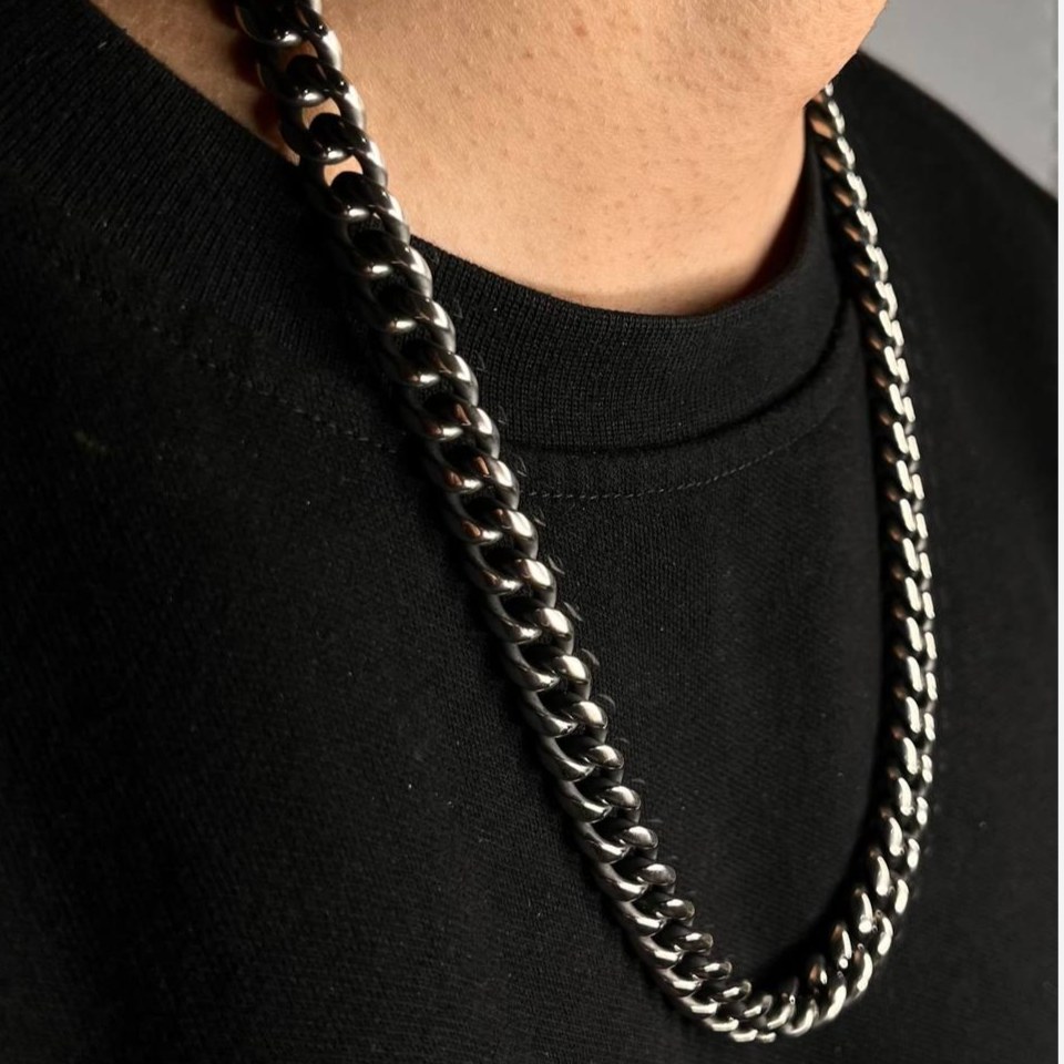 گردنبند مردانه طرح کارتیه Cartier سیاه قلم جنس استیل عیار 316 رنگ کاملا ثابت کد  ztk (پس کرایه)