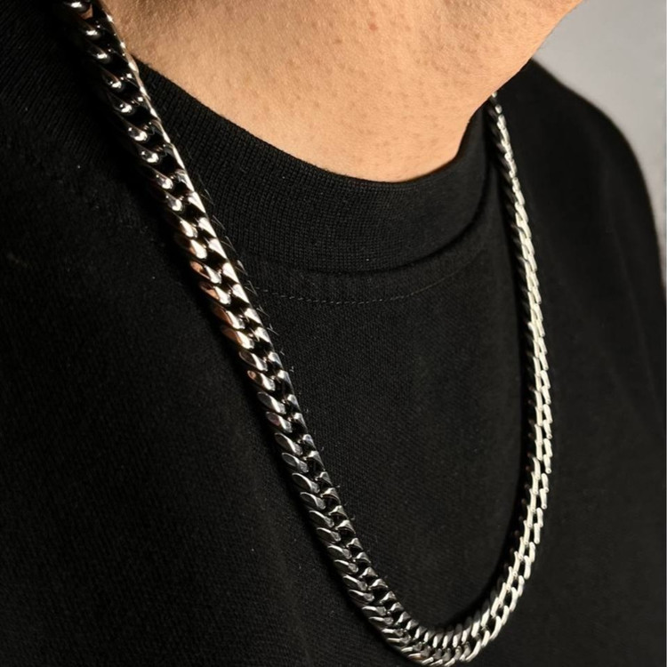 گردنبند مردانه طرح کارتیه Cartier سیاه قلم جنس استیل عیار 316 رنگ کاملا ثابت کد ztk (پس کرایه)