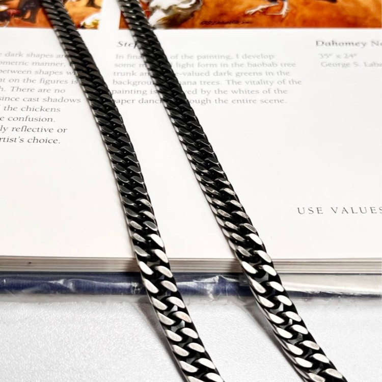 گردنبند مردانه طرح کارتیه Cartier سیاه قلم جنس استیل عیار 316 رنگ کاملا ثابت کد ztk (پس کرایه)