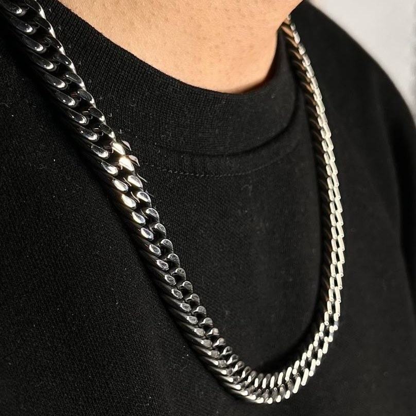 گردنبند مردانه طرح کارتیه Cartier سیاه  قلم جنس استیل عیار 316 رنگ کاملا ثابت کد ztk (پس کرایه)