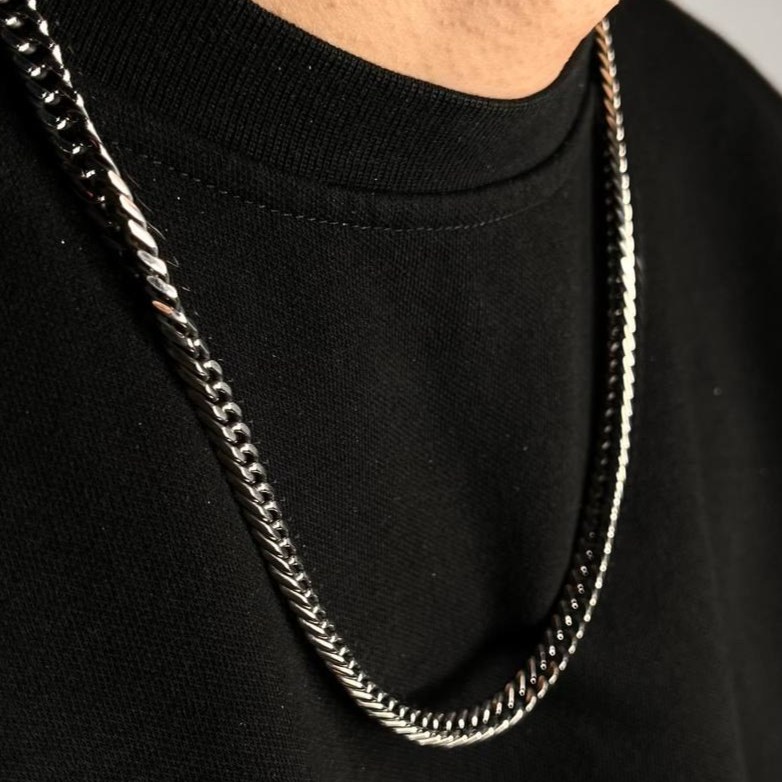 گردنبند مردانه  طرح کارتیه Cartier سیاه قلم جنس استیل عیار 316 رنگ کاملا ثابت کد ztk (پس کرایه)