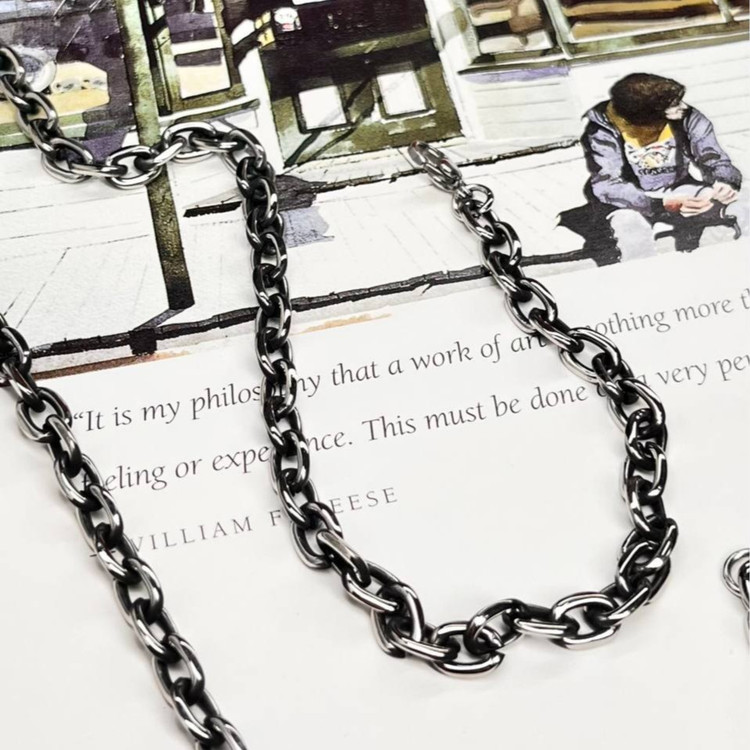 گردنبند مردانه مدل کارتیه Cartier سیاه قلم جنس استیل عیار 316 رنگ کاملا ثابت کد ztk (پس کرایه)