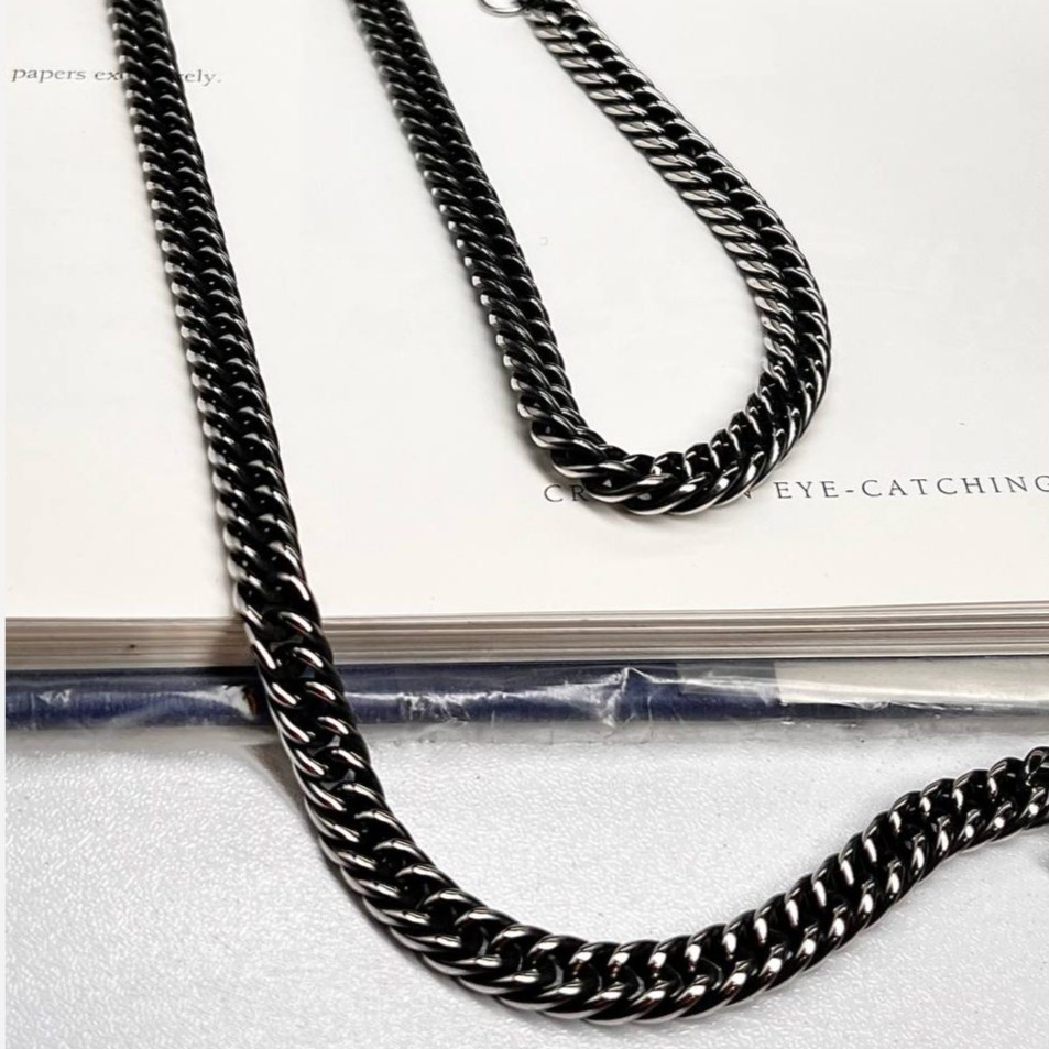 گردنبند مردانه مدل کارتیه Cartier سیاه قلم جنس استیل عیار 316 رنگ کاملا  ثابت کد ztk (پس کرایه)