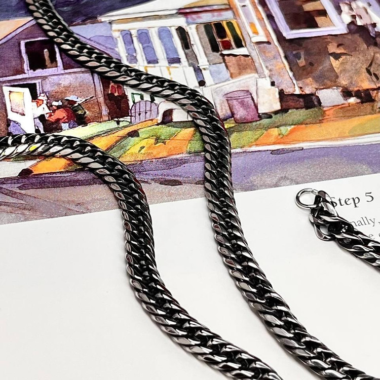 گردنبند مردانه مدل کارتیه Cartier سیاه قلم جنس استیل عیار 316 رنگ کاملا ثابت کد ztk (پس کرایه)