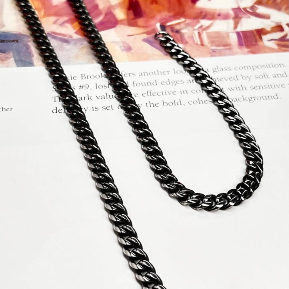 گردنبند مردانه مدل  کارتیه Cartier سیاه قلم جنس استیل عیار 316 رنگ کاملا ثابت کد ztk (پس کرایه)