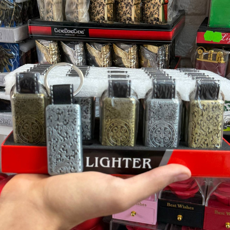 فندک در دار سنگ دار گازی در رنگ ها و طرح های متنوع کد zsm (پس کرایه)