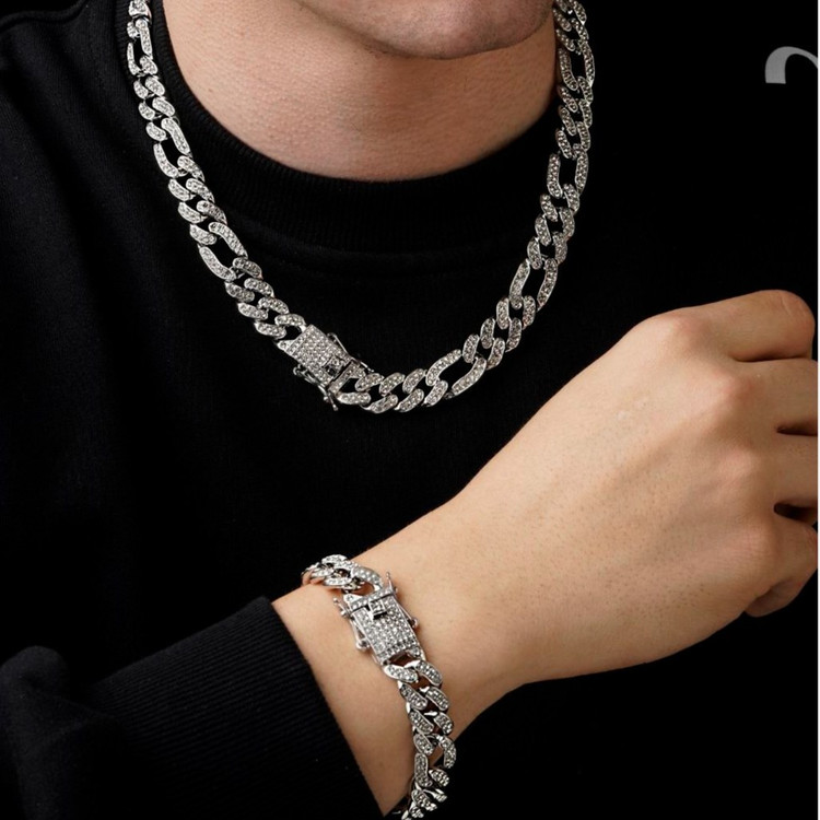 ست گردنبند و دستبند استیل طرح کارتیر Cartier فول نگین کاری شده با کیفیت بالا کد zsm (پس کرایه)