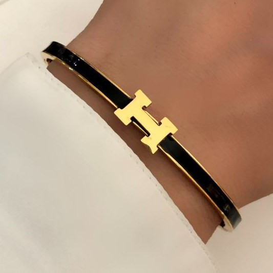 دستبند اسپرت طرح هرمس Hermes رنگ کاملا ثابت کد zsm (پس کرایه)