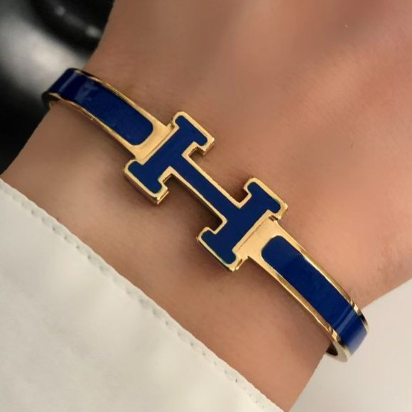 دستبند اسپرت طرح هرمس Hermes رنگ کاملا ثابت کد zsm (پس کرایه)