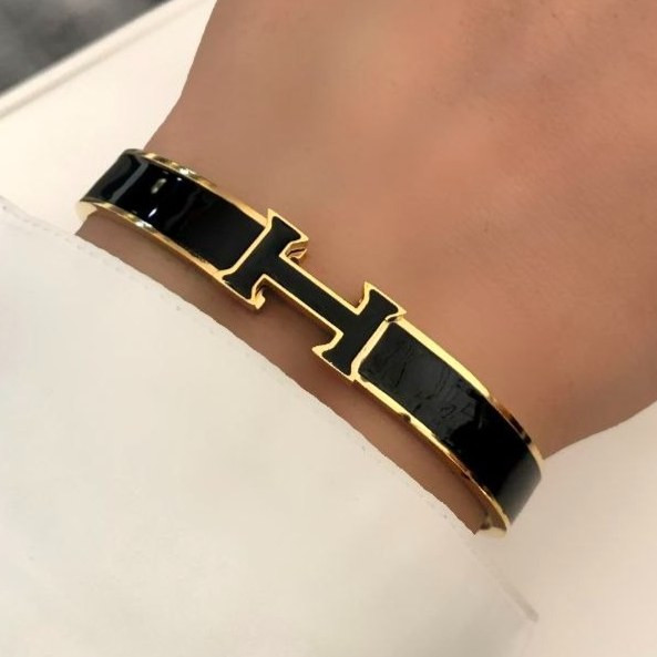 دستبند اسپرت طرح هرمس Hermes رنگ کاملا ثابت کد zsm (پس کرایه)